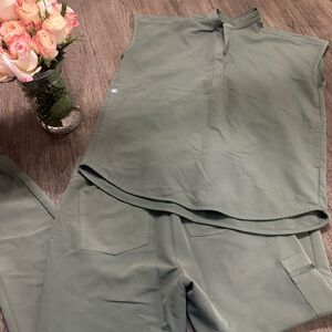 Figs scrub set. Bottom xs/oversized top xxs